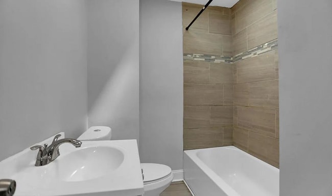 Building Photo - Townhome available in a convenient location.