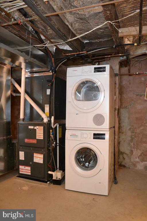 Building Photo - 8 E Henrietta St