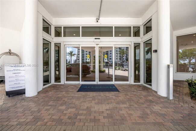 Building Photo - 3001 S Ocean Dr