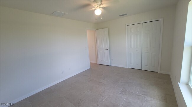 Building Photo - 4016 NE 12th Ct