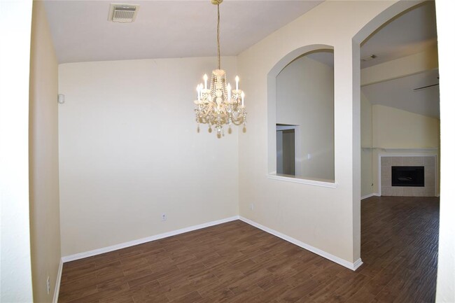 Building Photo - 3015 Glencullen Ln