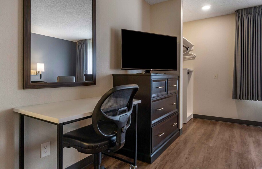 Building Photo - Furnished Studio-Seattle - Bellevue - Down...