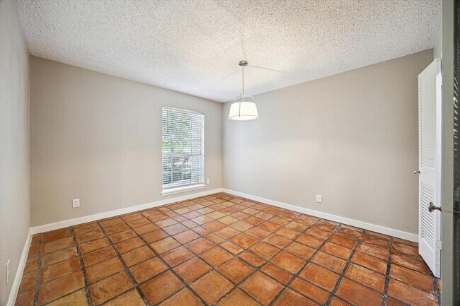 Building Photo - 7900 Westheimer Rd
