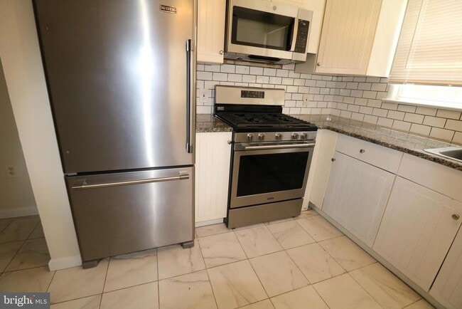 Building Photo - 32 Pin Oak Ln