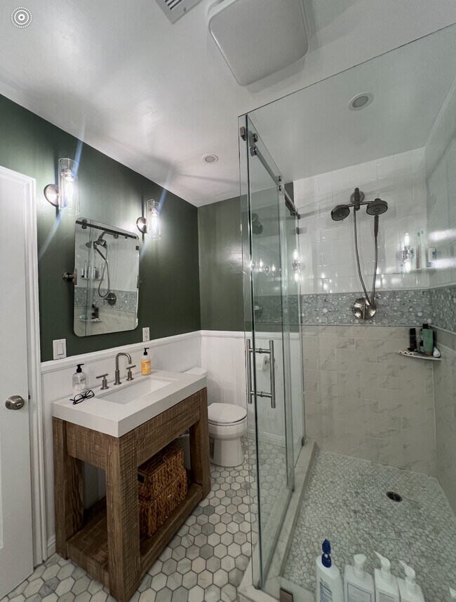 Building Photo - 42405 Ivy St