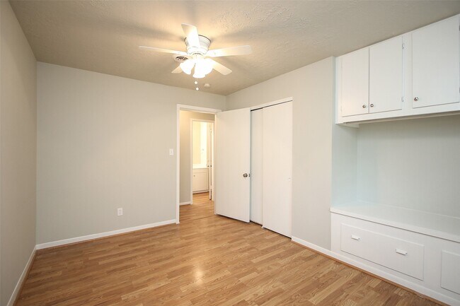 Building Photo - 30115 Misty Meadow Dr