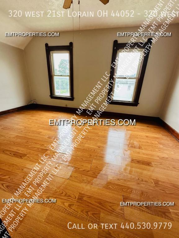Building Photo - 320 W 21st St
