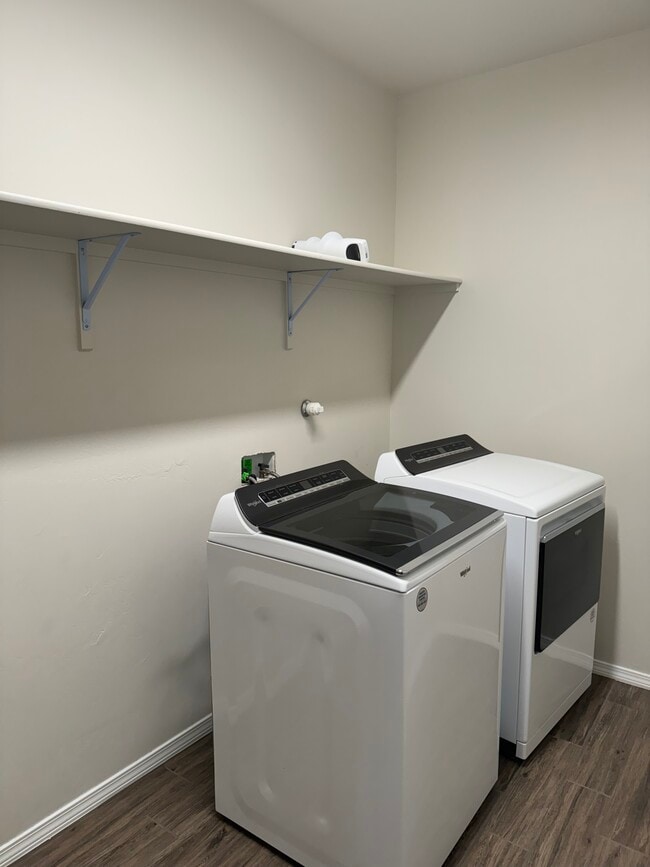 Building Photo - 5208 Bullseye Rd NE