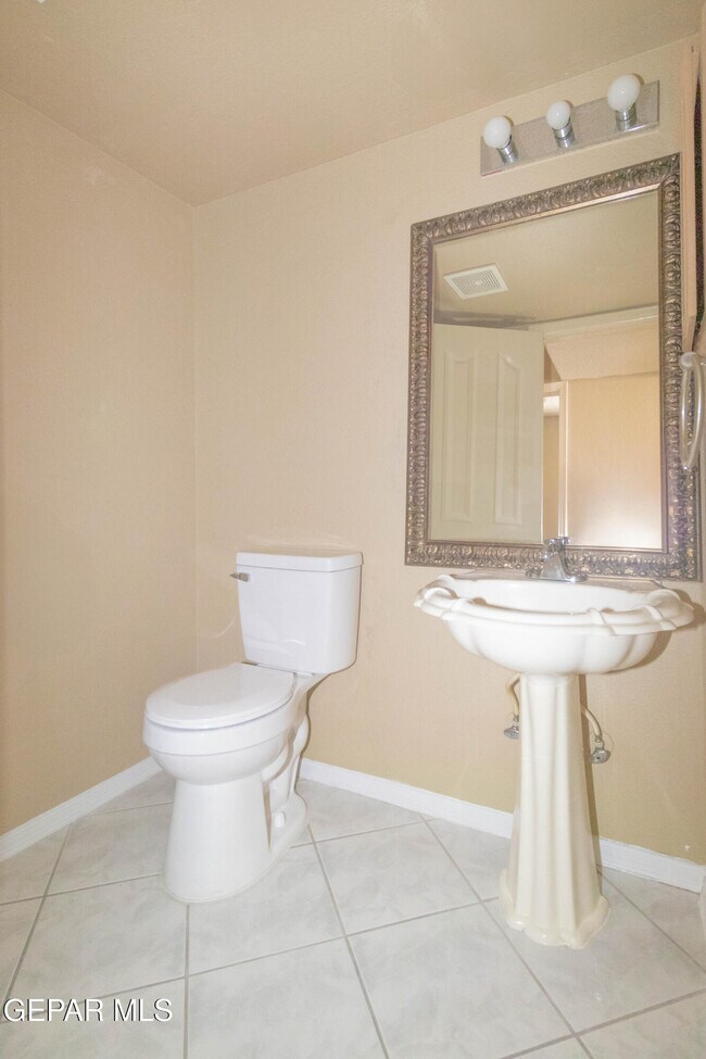 Building Photo - 1325 John Ring Ln