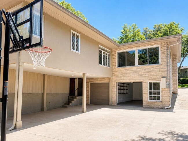 Building Photo - Luxury Terrell Hills Lease with 2025 Remodel, New Salt-Chlorinated Pool & Outdoor Living!  Beauti...