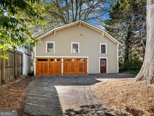 Building Photo - 249 Martin St