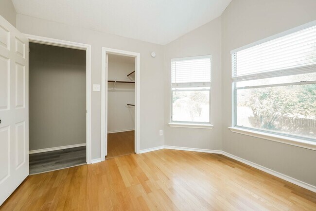 Building Photo - 1723 Milholland Dr