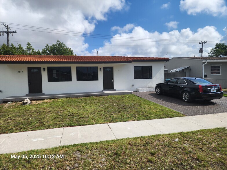 Building Photo - 3171 SW 11th St