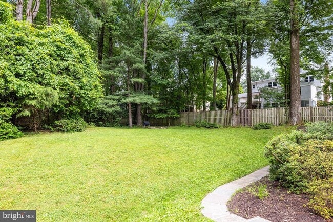 Building Photo - 1427 Laurel Hill Rd