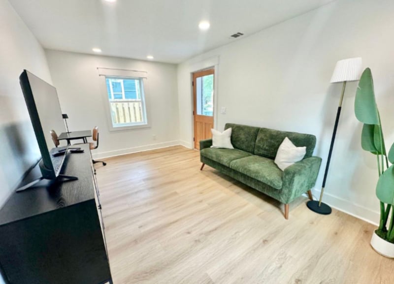 Building Photo - 1313 Live Oak St