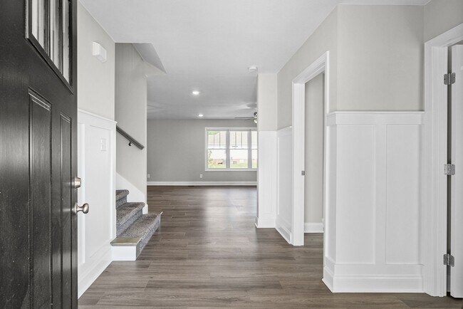 Building Photo - Pet Friendly Four Bedroom!