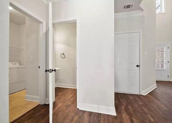 Building Photo - 13276 Warrensville Cove