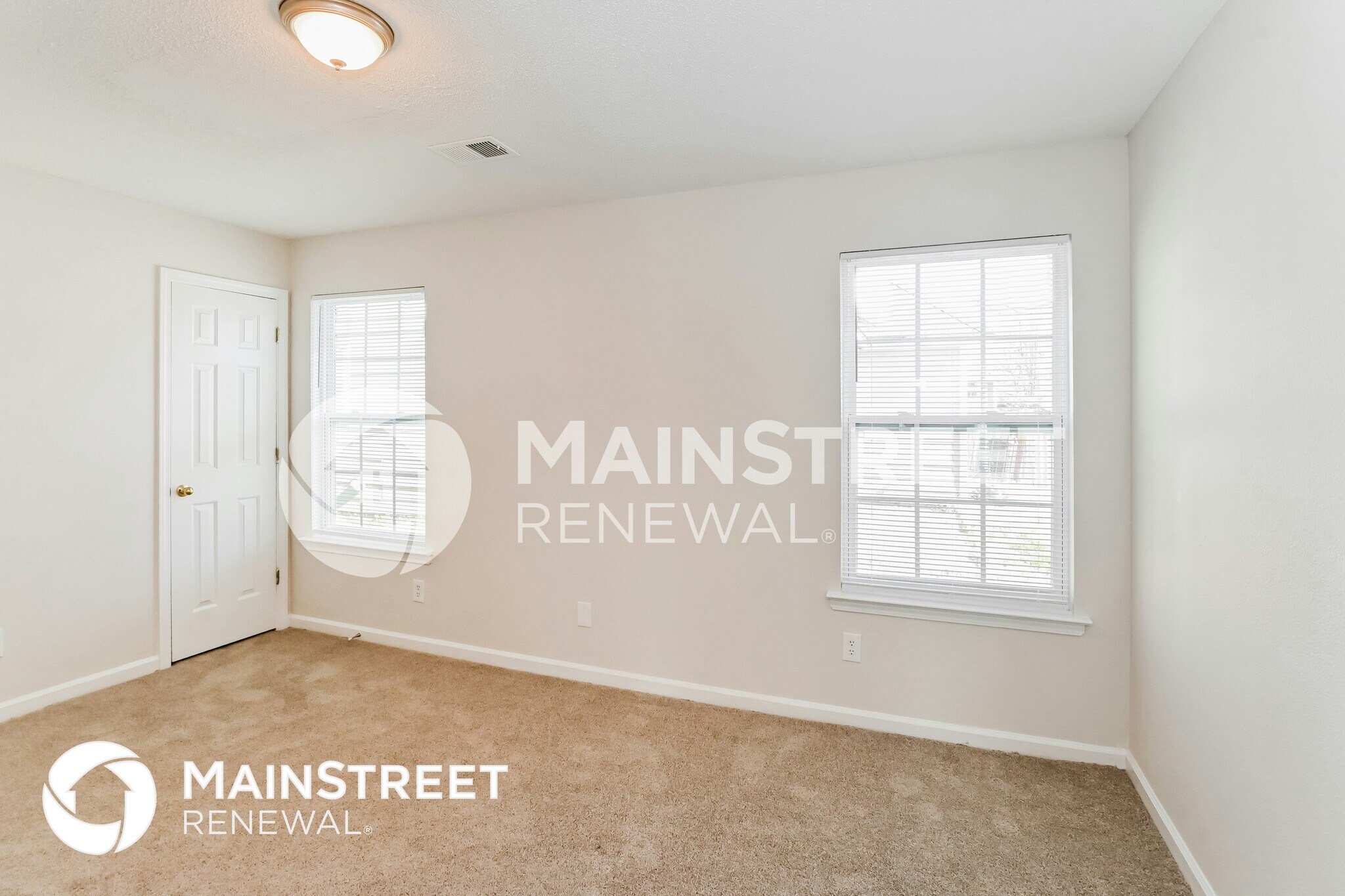 Building Photo - 4690 Royal View Dr