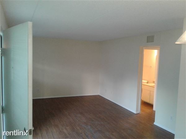 Building Photo - 460 Brentwood Dr