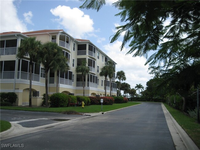 Building Photo - 20071 Sanibel View Cir