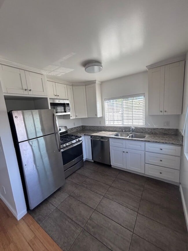 Building Photo - Welcome to 1828 Montrose St, located in the vibrant city of Los Angeles