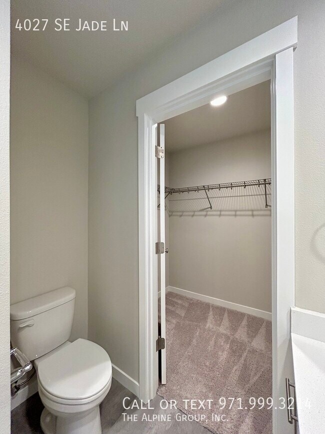 Building Photo - 4027 SE Jade Ln