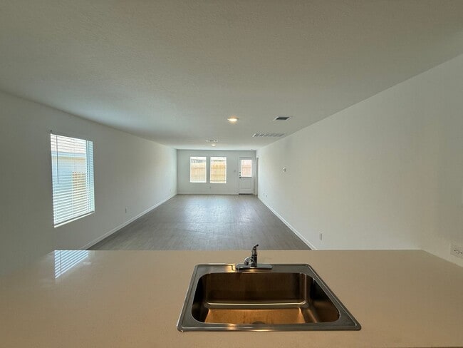 Building Photo - Brand New 4bd/2ba in Prime Location