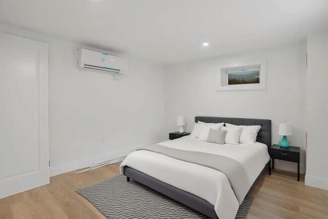 Building Photo - 507 Main St