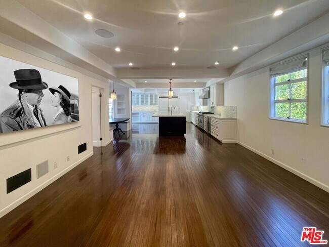 Building Photo - 610 N Arden Dr