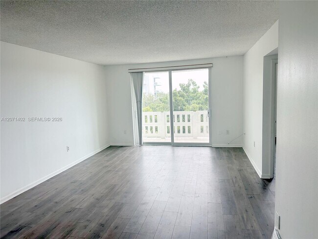 Building Photo - 919 Hillcrest Dr