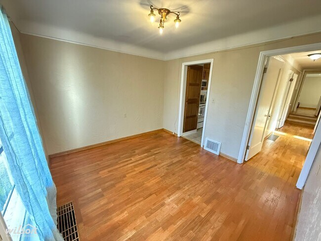 Building Photo - 3401 W Yakima Ave