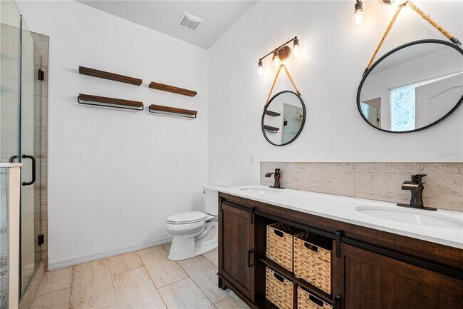 Building Photo - 2813 Shelburne Way