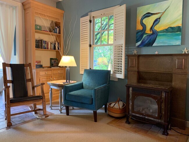 Building Photo - Charming 1BR House in Shelton