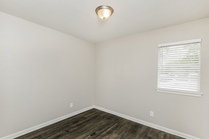 Building Photo - 2417 Skyline Dr