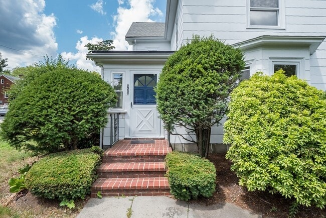 Building Photo - 92 Clinton Pl