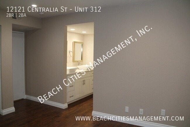 Building Photo - 12121 Centralia St
