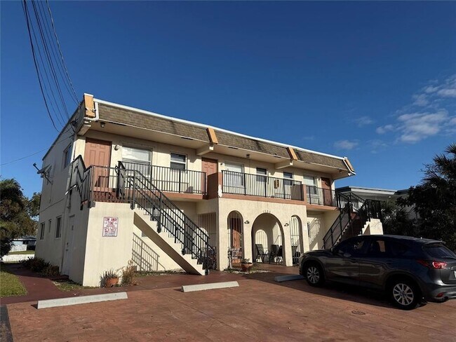 Building Photo - 1235 W River Dr