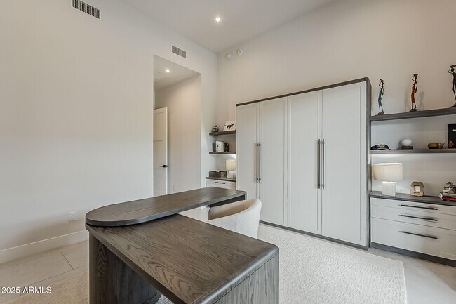 Building Photo - 12016 N Sunset Dr