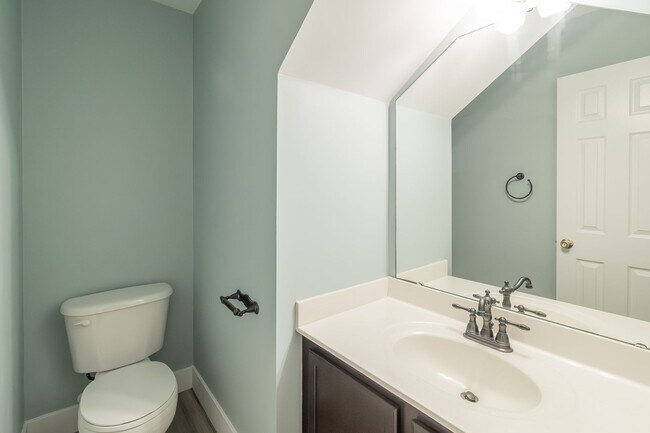 Building Photo - Cozy newly renovated 4 bedroom home on Hic...