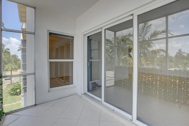 Building Photo - 3040 NE 16th Ave