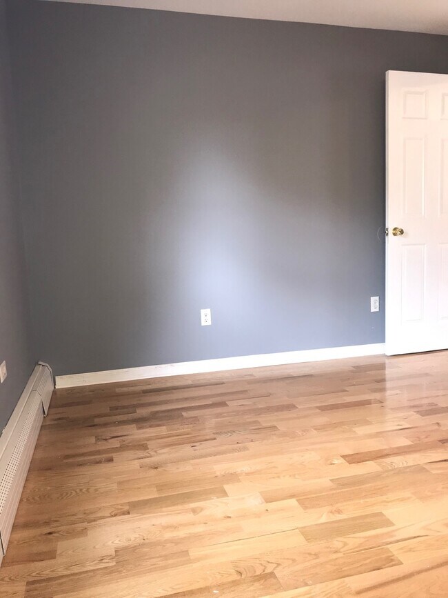 Building Photo - 32 Truman St