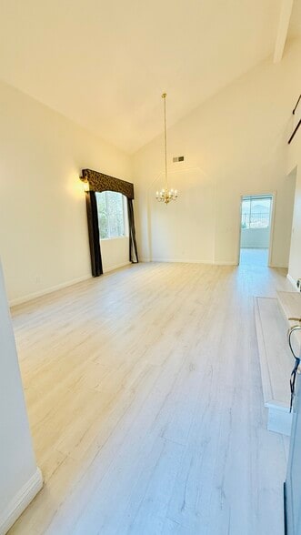 Building Photo - 737 Helmsdale Rd