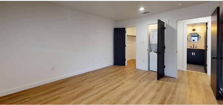 Building Photo - 5103 Live Oak St