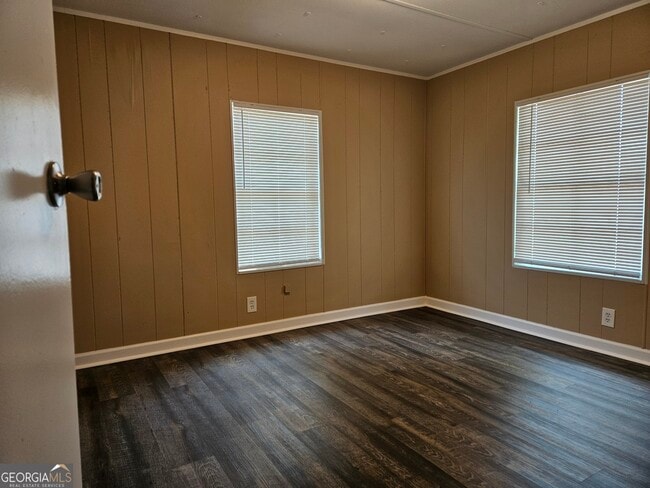 Building Photo - 647 Buck Creek Rd