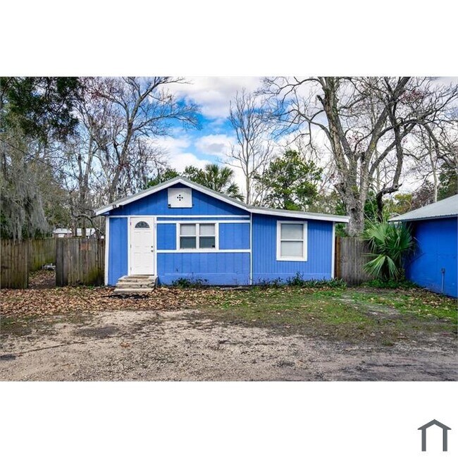 Primary Photo - 531 New Berlin Rd