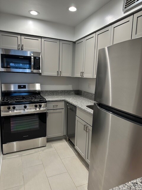 Kitchen - 1750 N Mohawk St