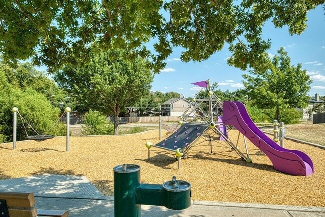 Building Photo - 2801 Adelen Ln