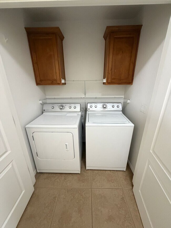 Building Photo - RENT REDUCED: Mt Elden Villas: Large Townhome - 3 Bedroom 2.5 Bath - $2,750