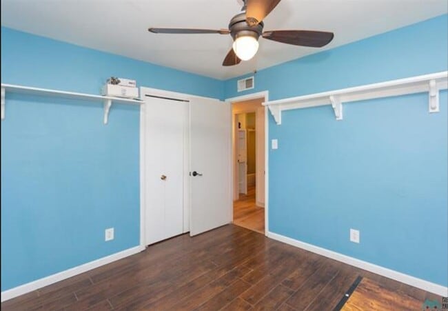 Building Photo - 1403 W Bonita Dr