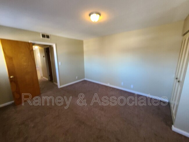 Building Photo - 2412 Mount Claire Ave